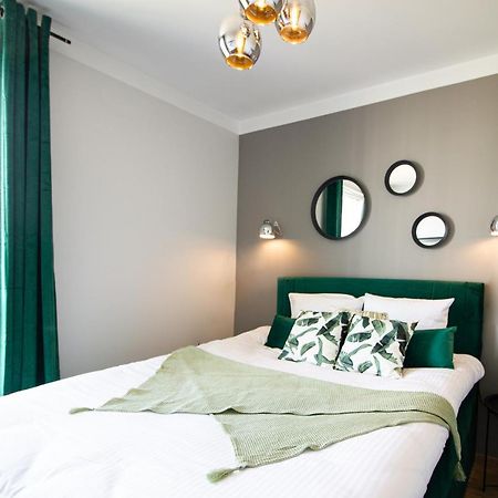 Patio Praga Metro Apartment Варшава Экстерьер фото