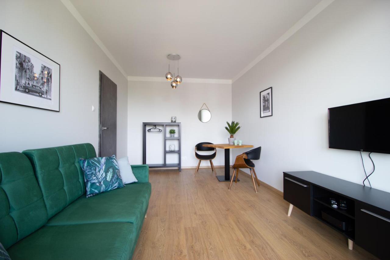 Patio Praga Metro Apartment Варшава Экстерьер фото