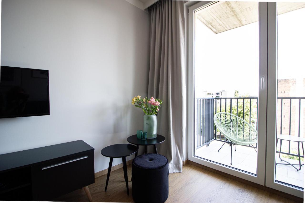 Patio Praga Metro Apartment Варшава Экстерьер фото