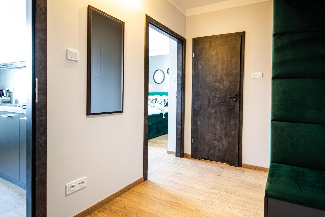 Patio Praga Metro Apartment Варшава Экстерьер фото