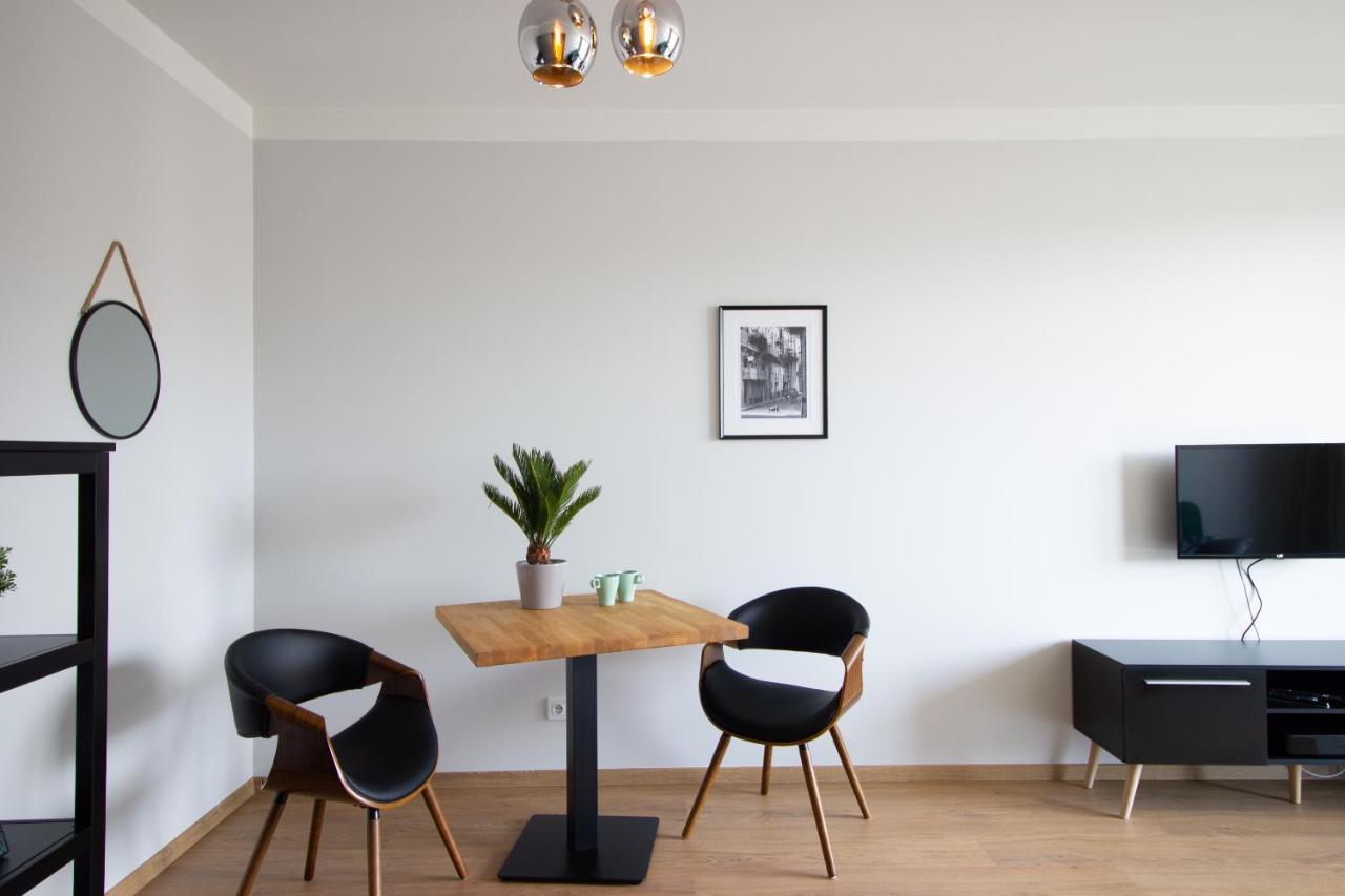 Patio Praga Metro Apartment Варшава Экстерьер фото