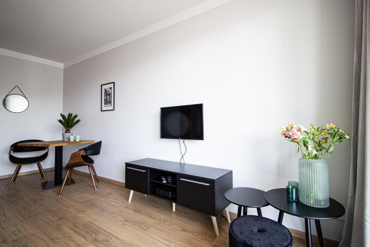 Patio Praga Metro Apartment Варшава Экстерьер фото